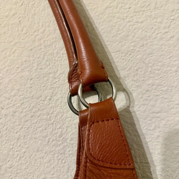 Browning Lockable Concealed-Carry Leather Purse - Picture 4 of 16